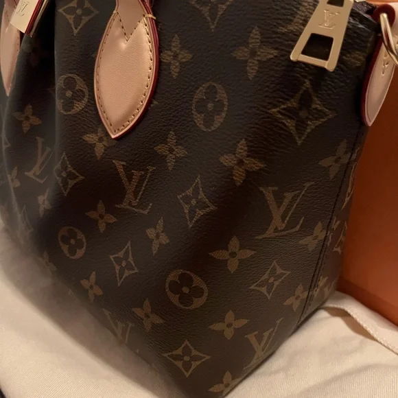 Louis Vuitton Boetie UNUSED & PRISTINE - Picture 4 of 6